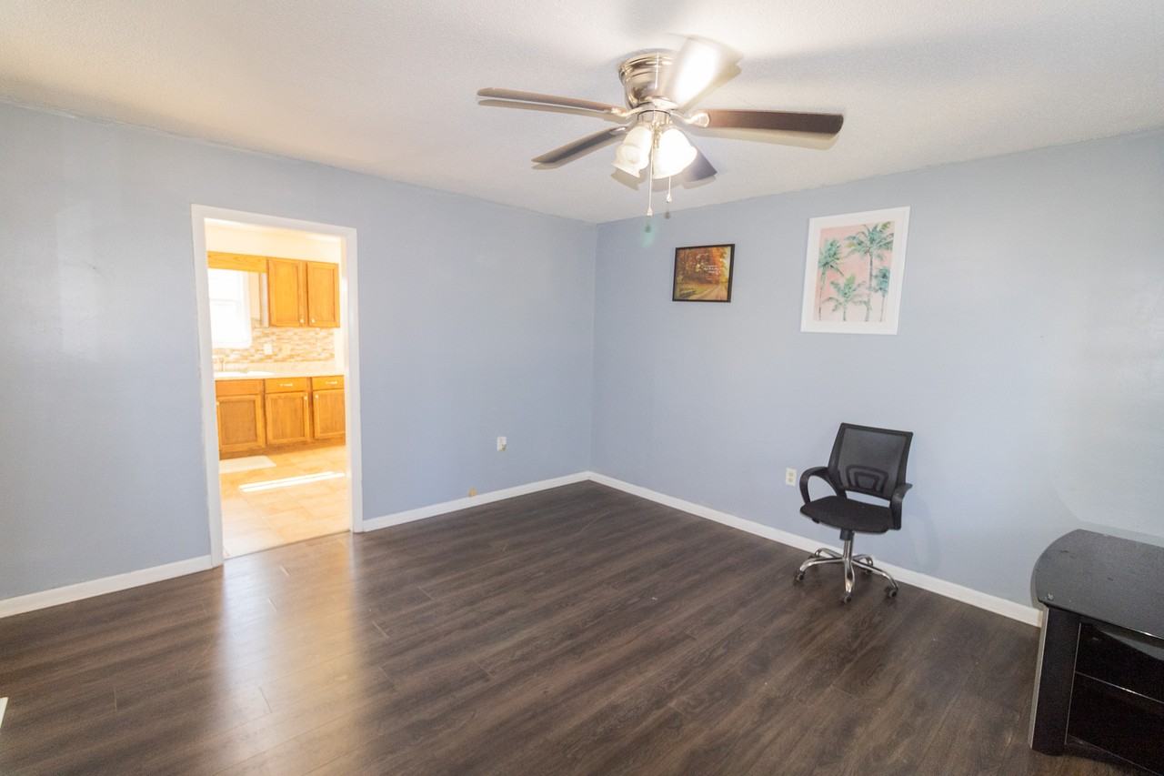 104 President Cir #1 - Photo 3 of 18