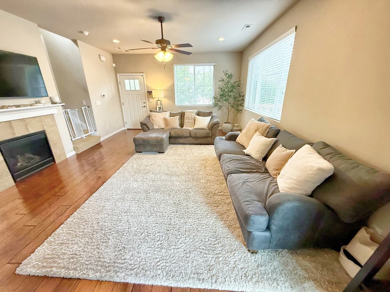 3326 Hydra St Ne #1 - Photo 2 of 28