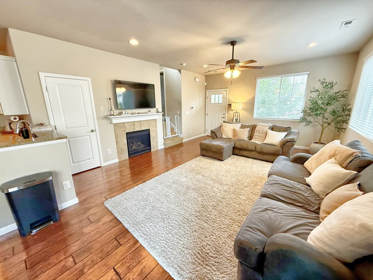 3326 Hydra St Ne #1 - Photo 3 of 28