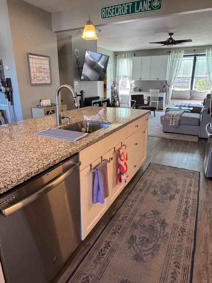 1152 Rosecroft Ln #1 - Photo 3 of 18