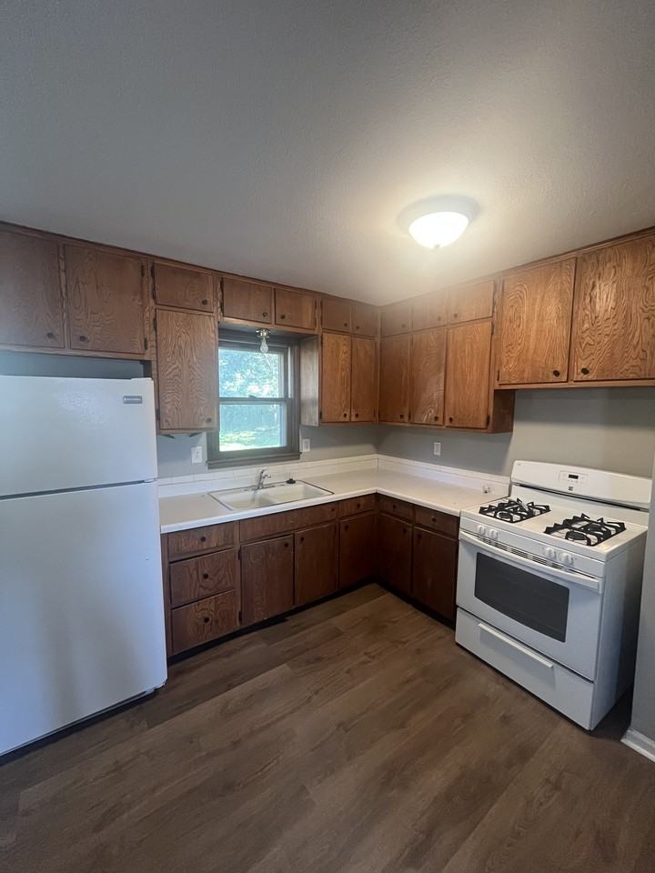 411 Mcgoodwin Ave #1 - Photo 4 of 6