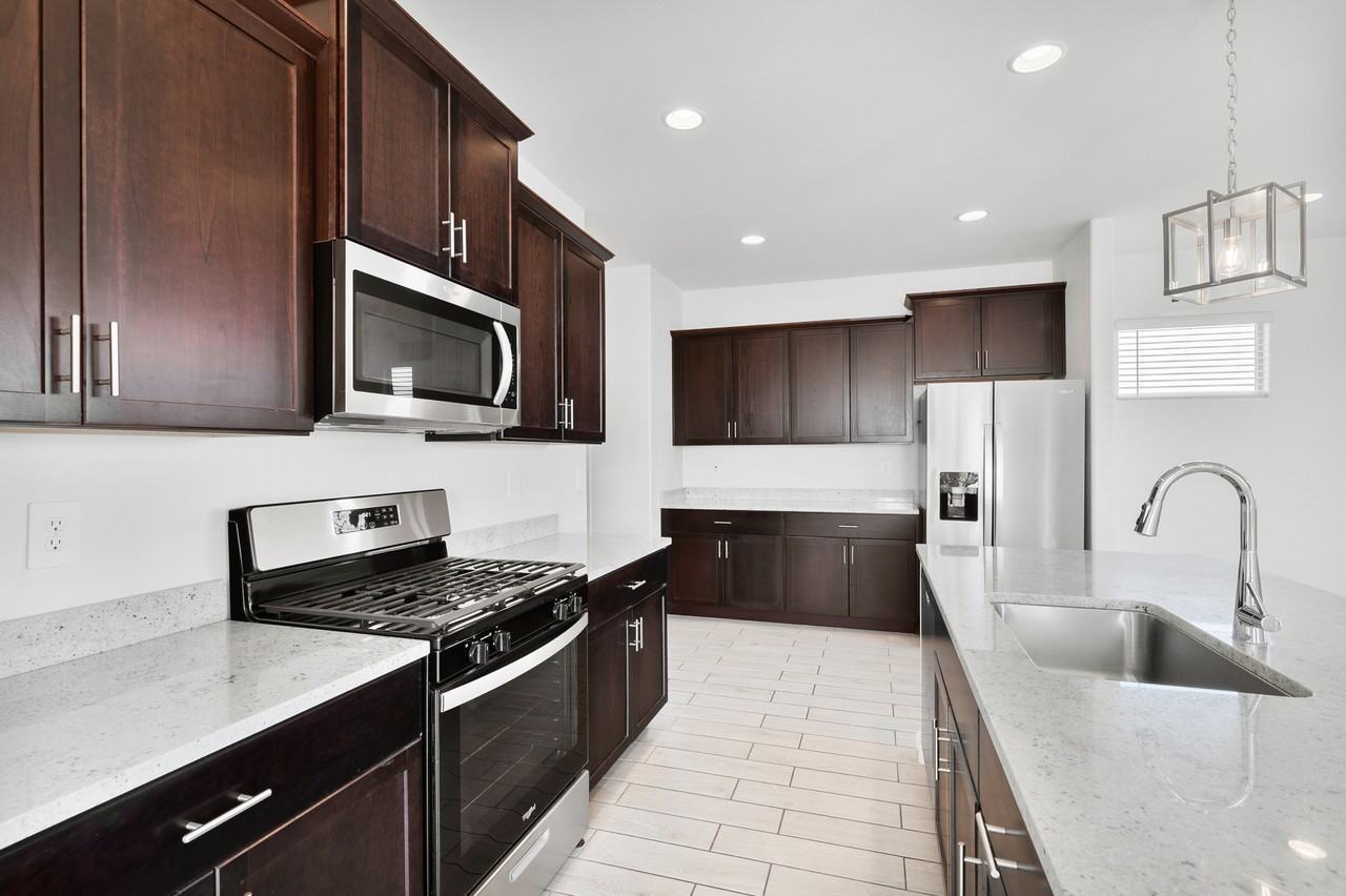 7801 S Walnutview Dr #1 - Photo 2 of 43