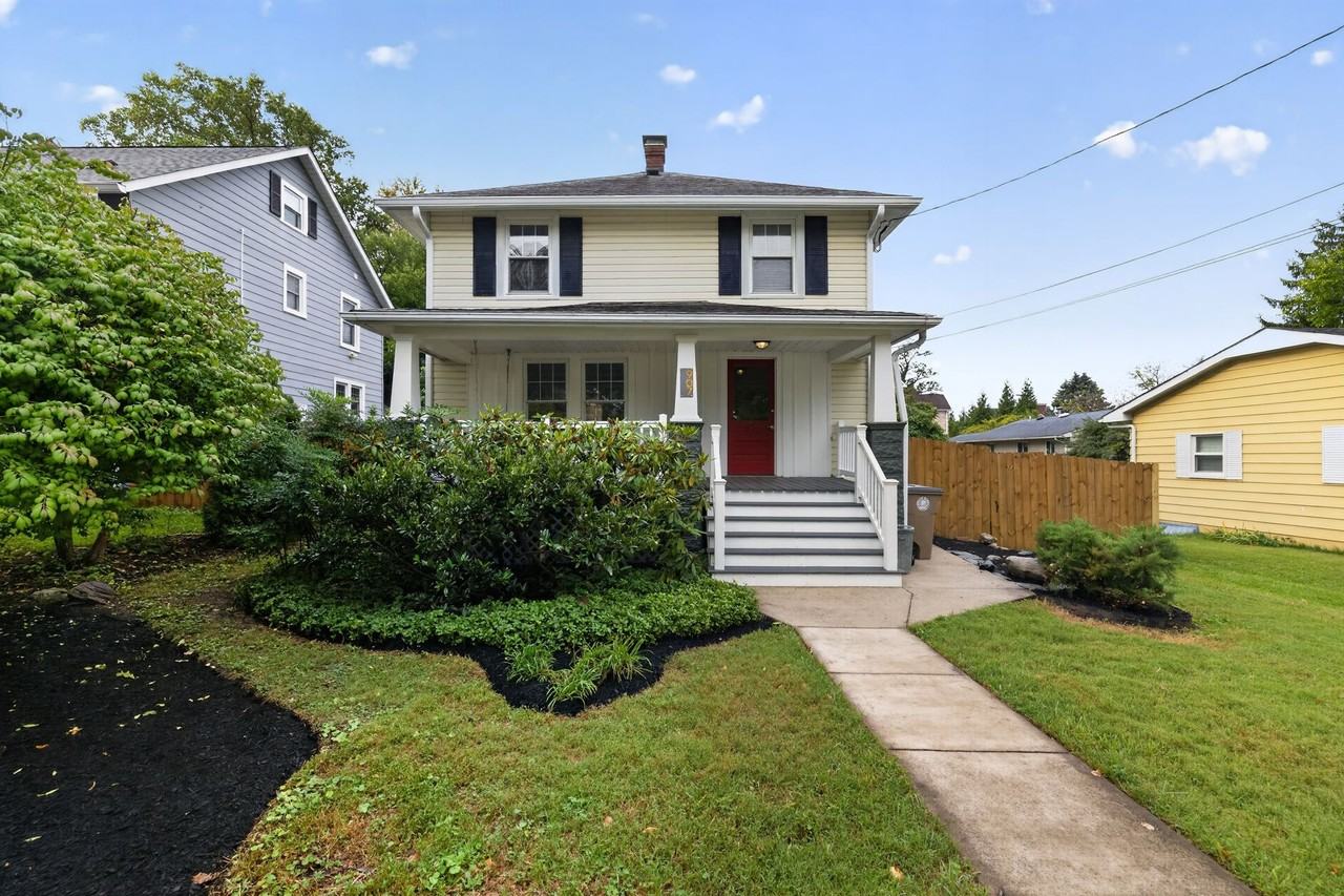 907 Grandin Ave #1