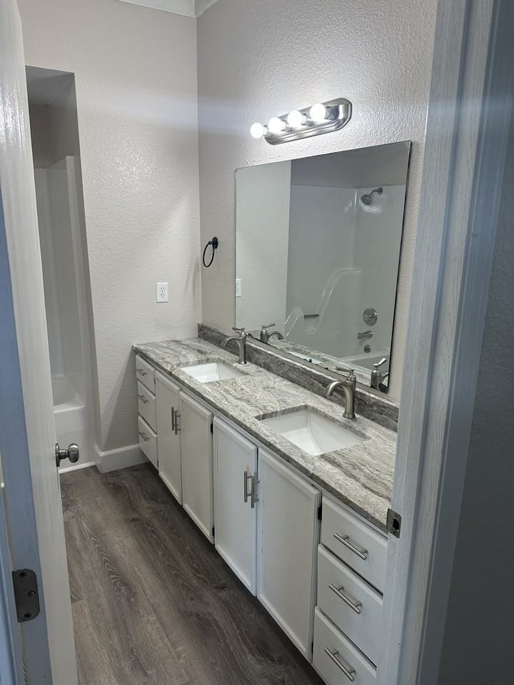 116 N Aurora St #A - Photo 2 of 16