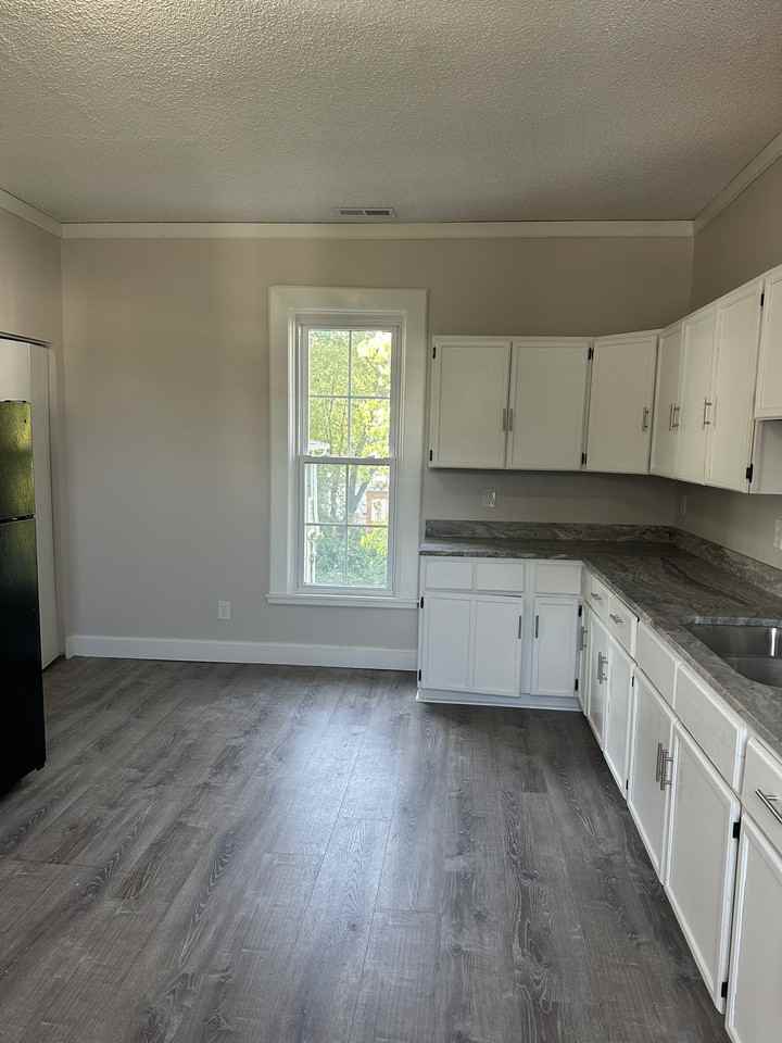 116 N Aurora St #A - Photo 4 of 16