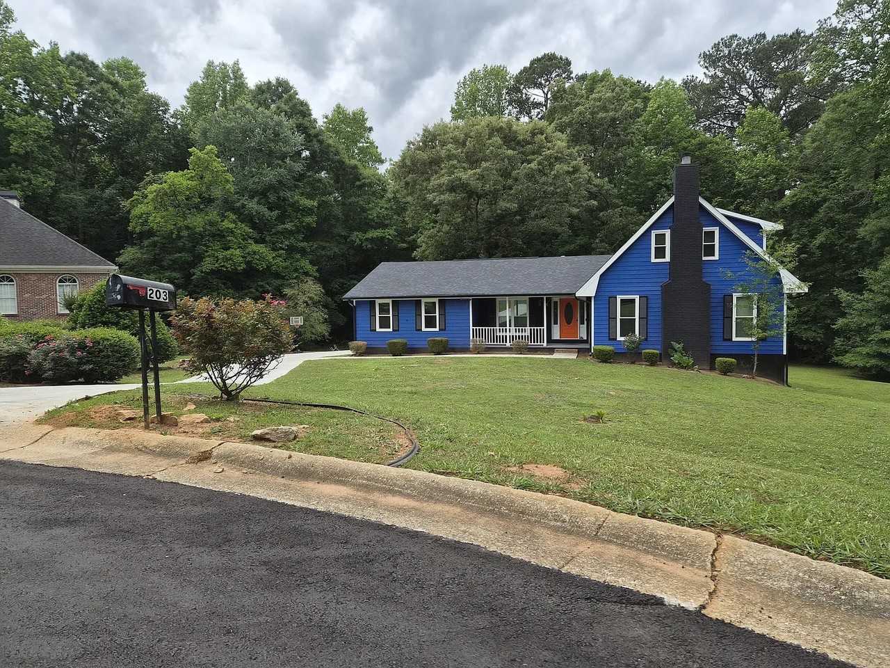 203 Hayes Ln - Photo 2 of 13