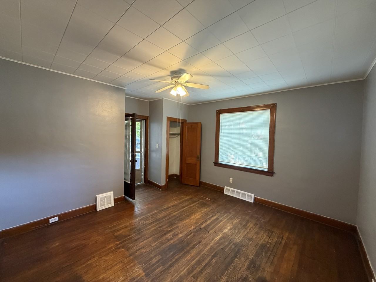 7204 Lawn Avenue - Down Front - Photo 3 of 11