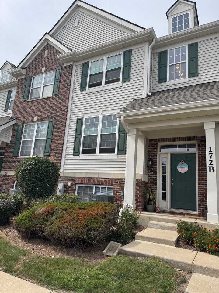 172 E River Rd #B - Photo 2 of 31