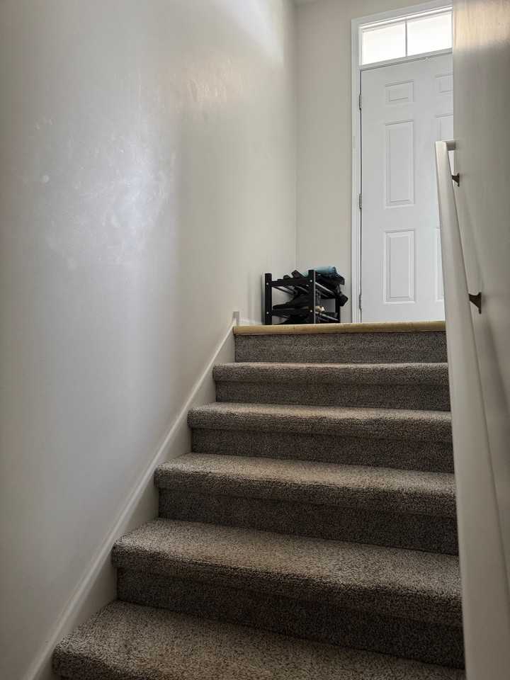 172 E River Rd #B - Photo 3 of 31