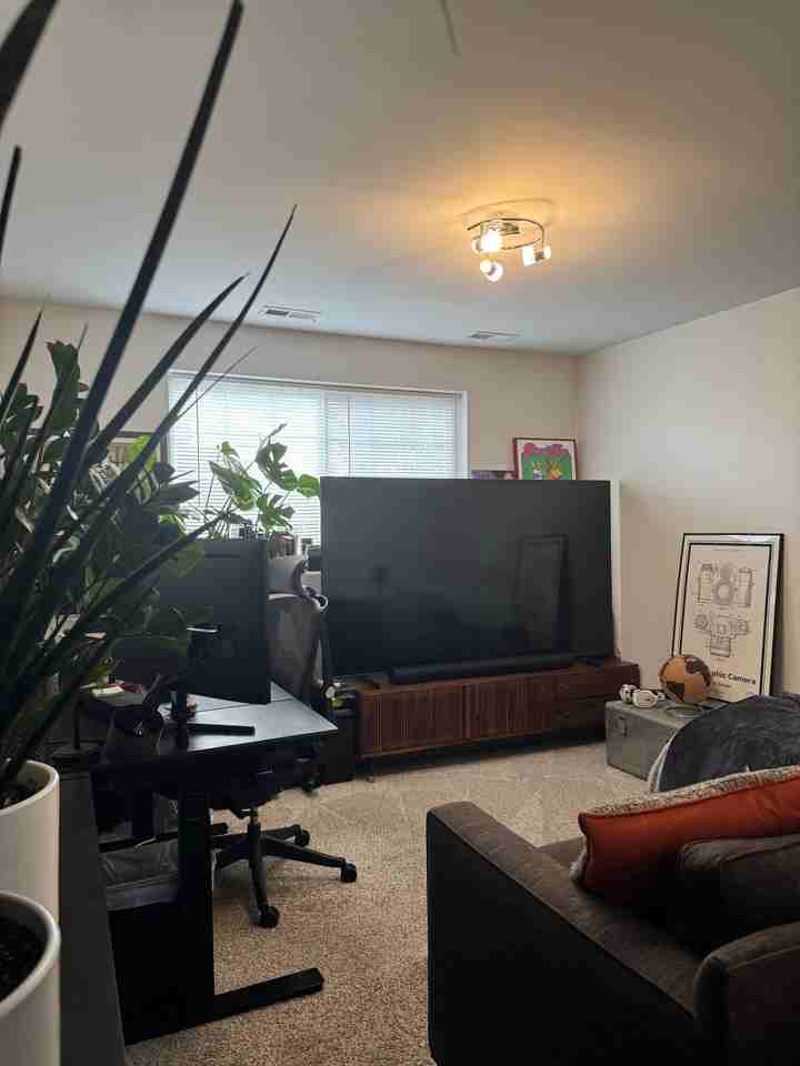 172 E River Rd #B - Photo 5 of 31