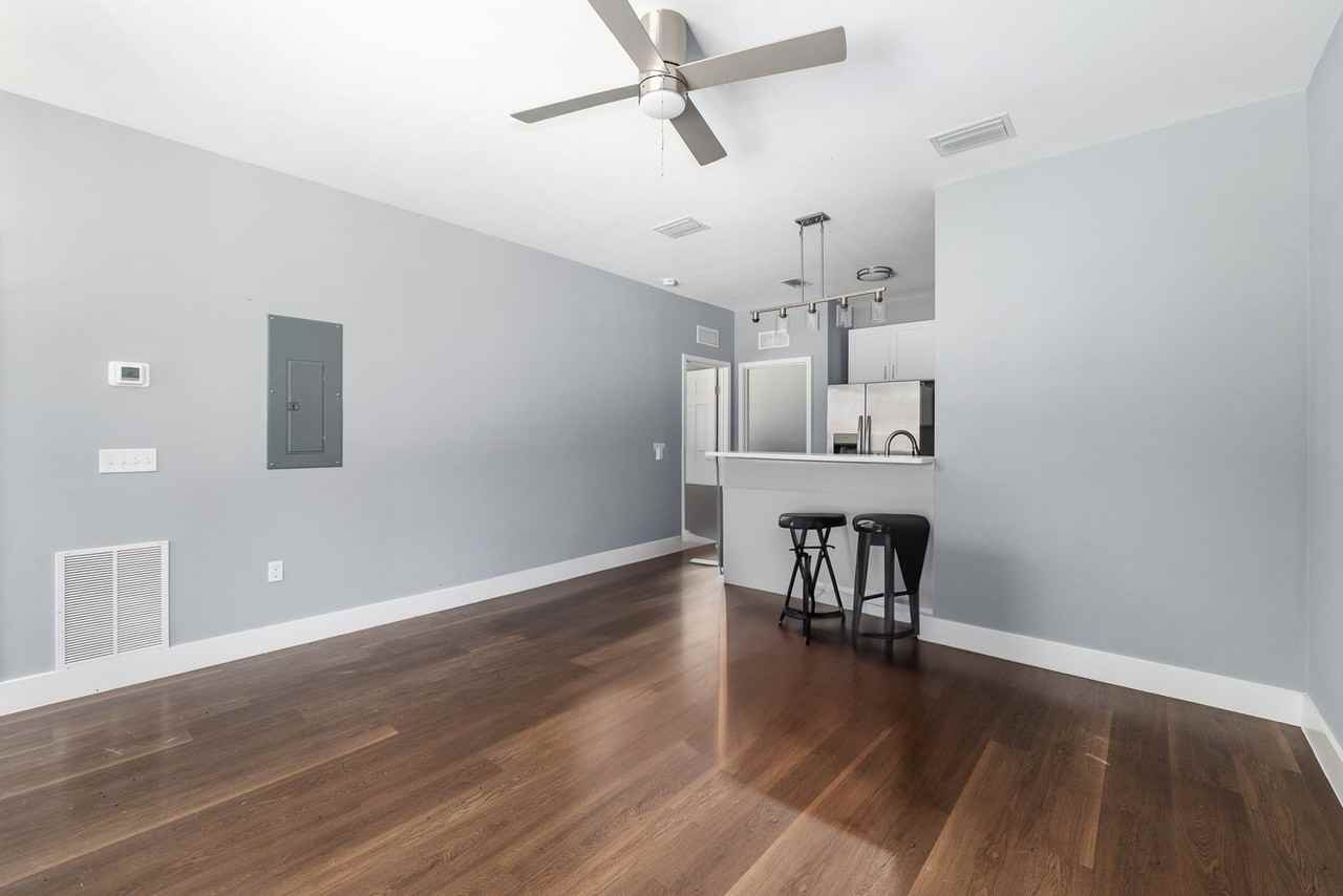 424 Nw 3rd Ave - Photo 2 of 15