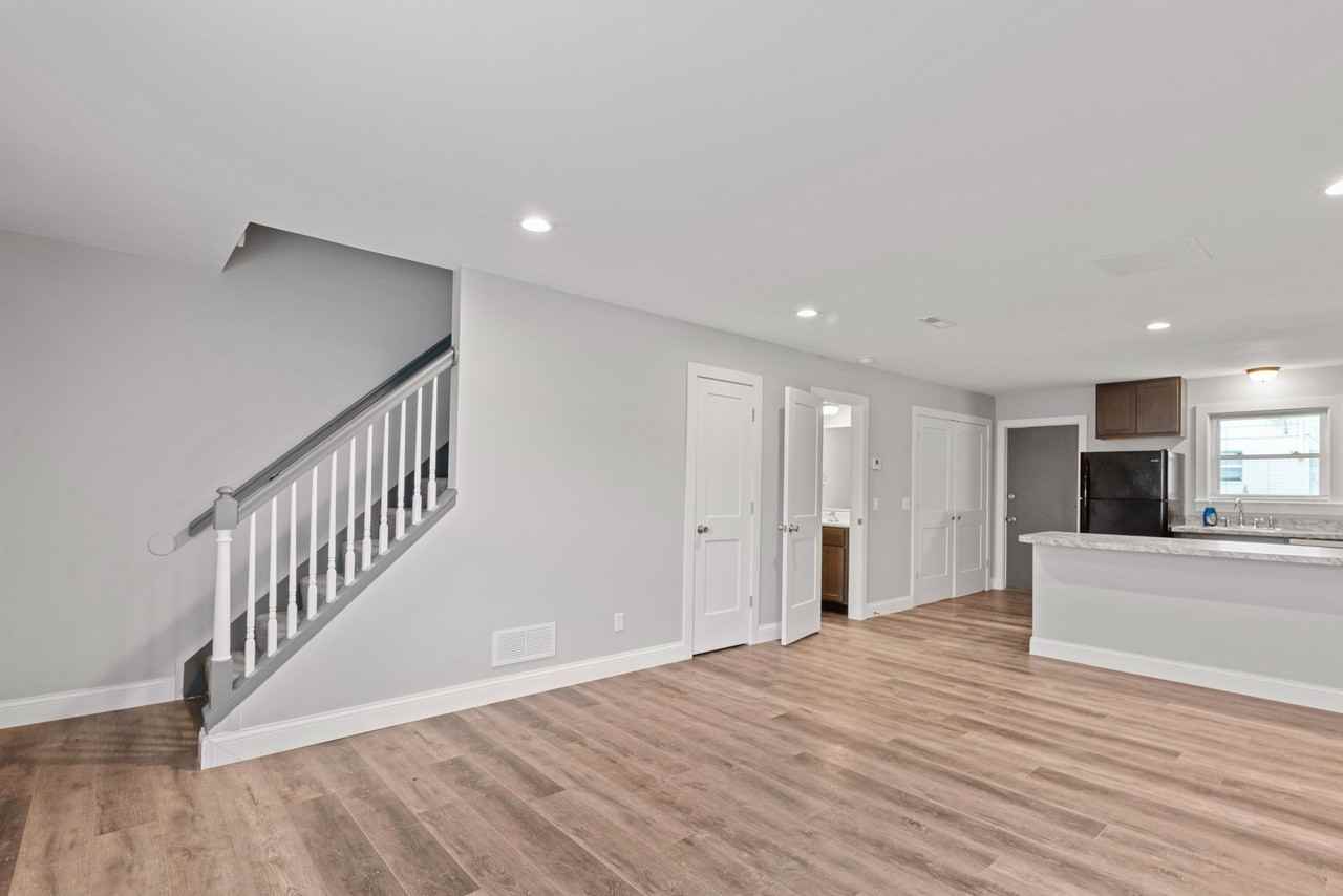 1119 Columbus Cir #B - Photo 3 of 8