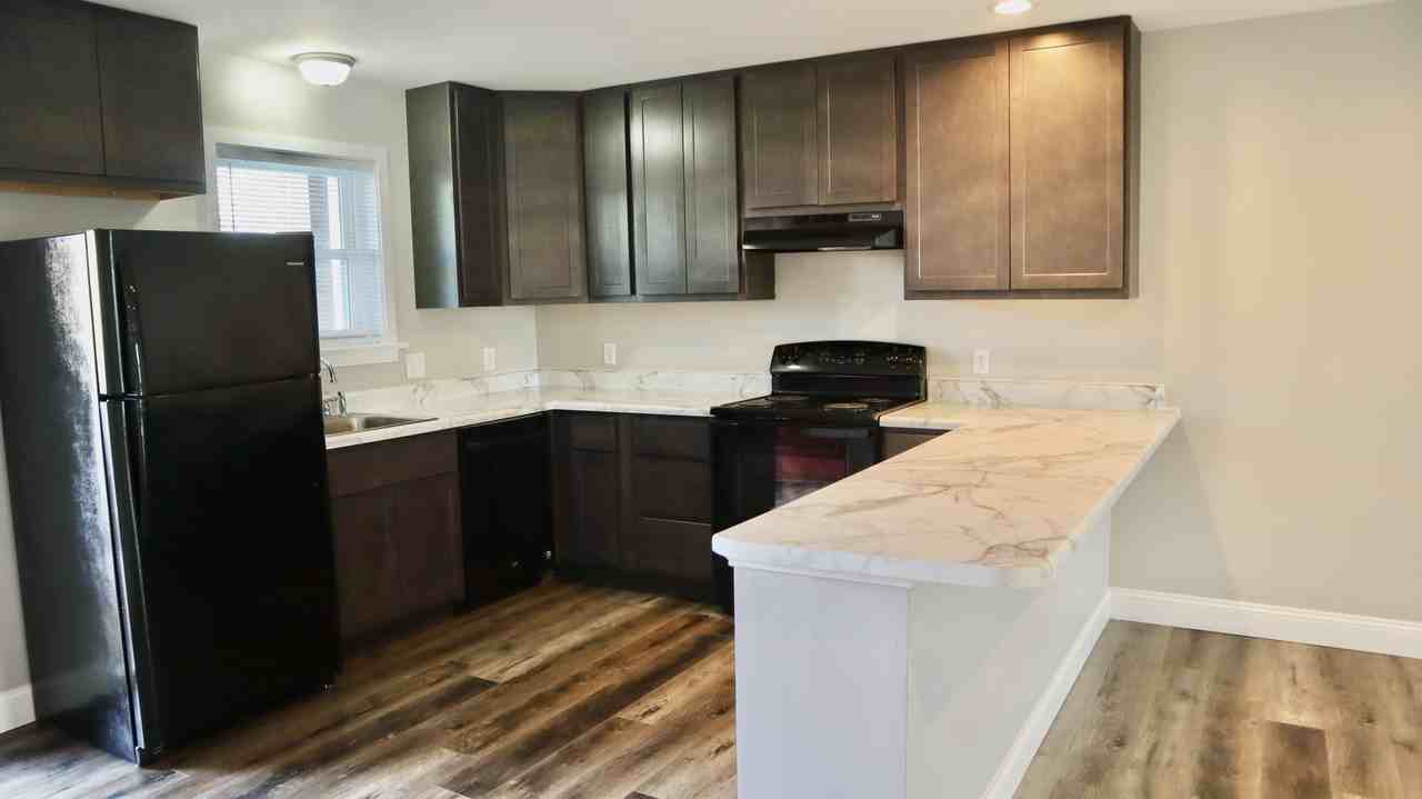1119 Columbus Cir #B - Photo 4 of 8