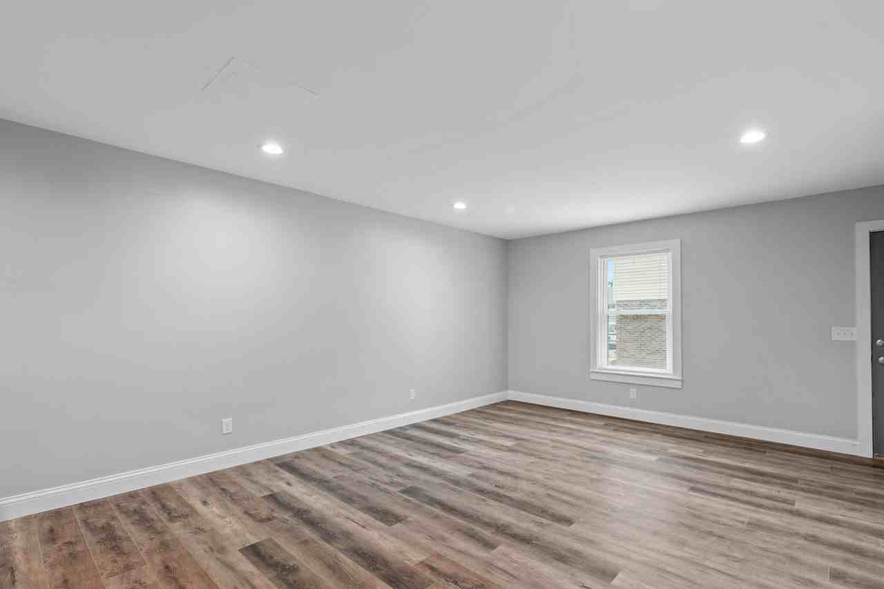 1119 Columbus Cir #B - Photo 7 of 8
