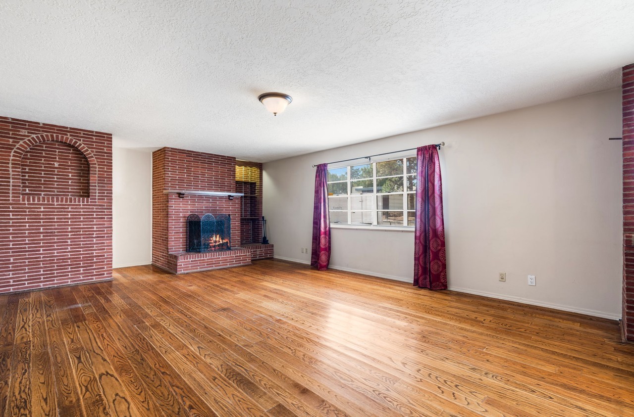 901 Santa Ana Ave Se #0 - Photo 6 of 33