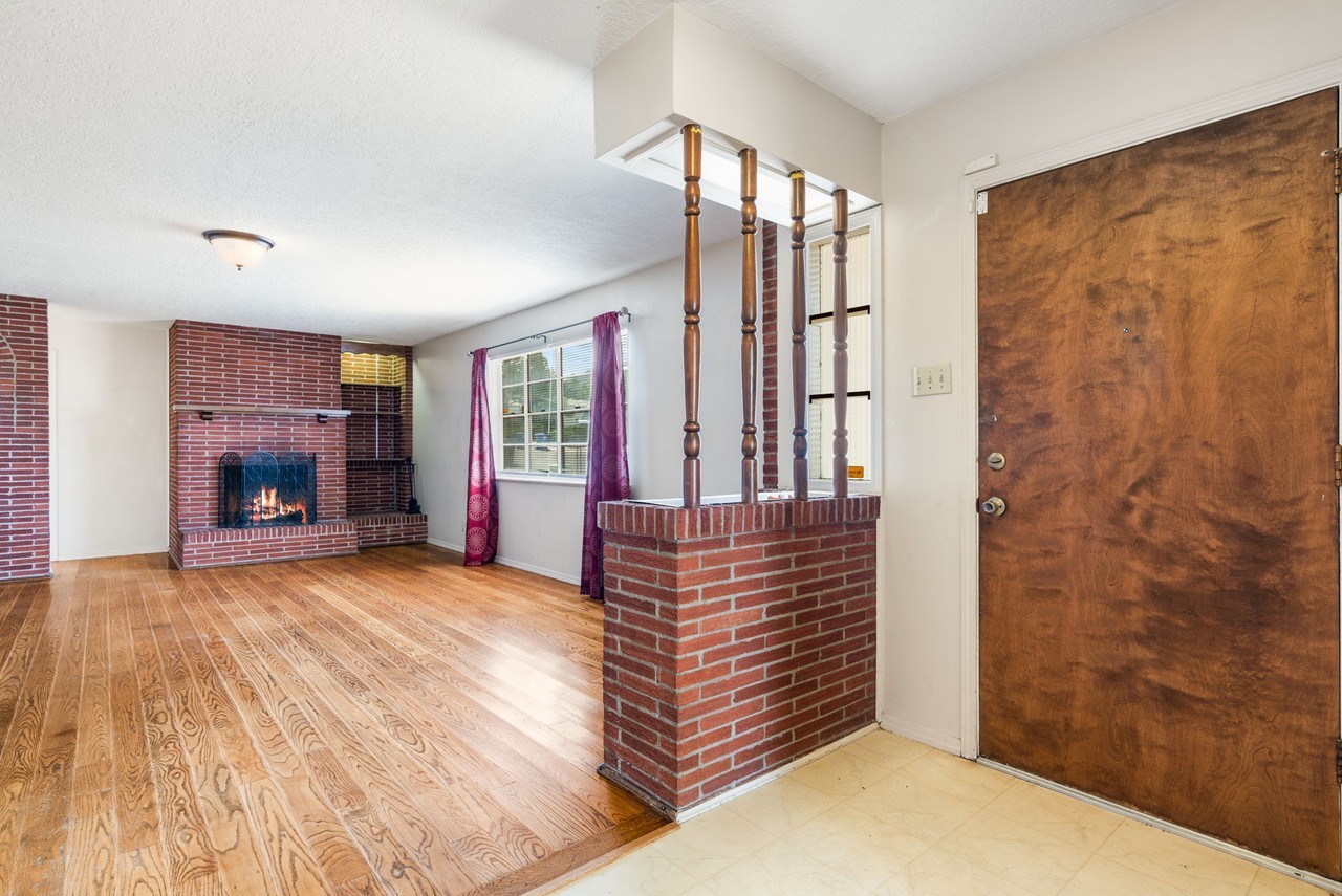 901 Santa Ana Ave Se #0 - Photo 7 of 33