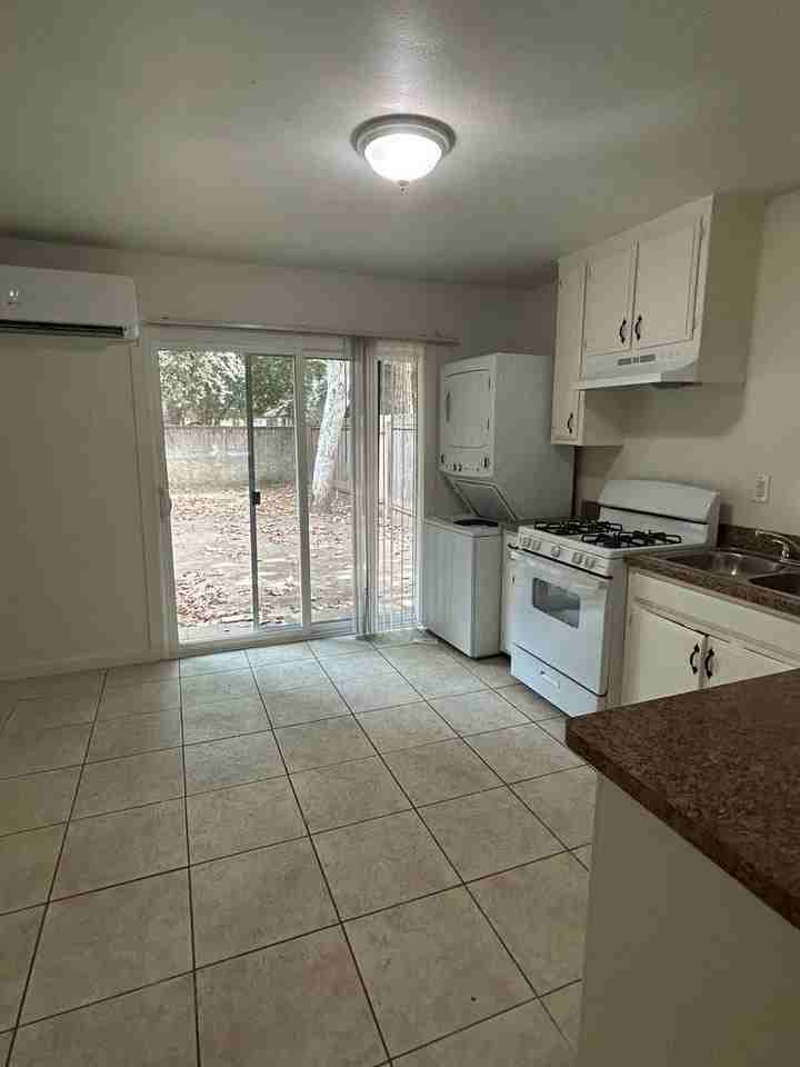 725 W 4th Ave - Photo 2 of 20