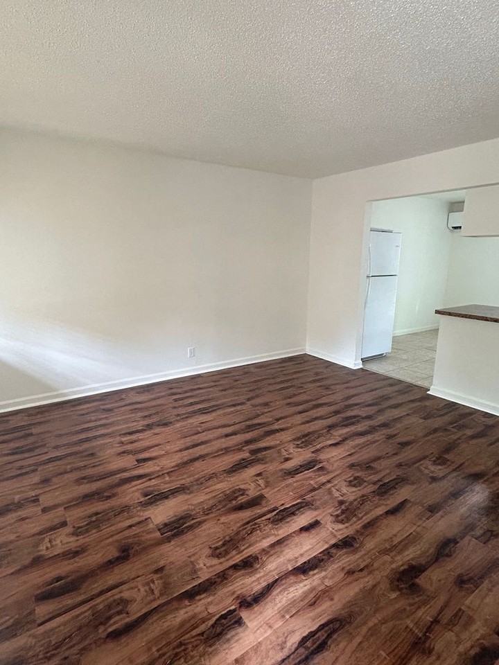 725 W 4th Ave - Photo 4 of 20