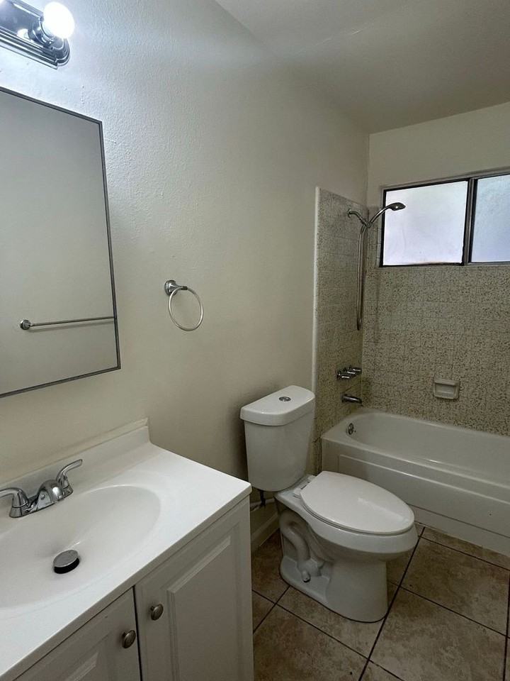 725 W 4th Ave - Photo 5 of 20