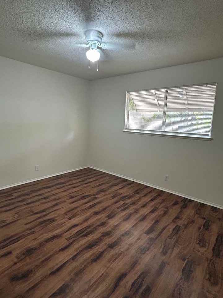 725 W 4th Ave - Photo 7 of 20