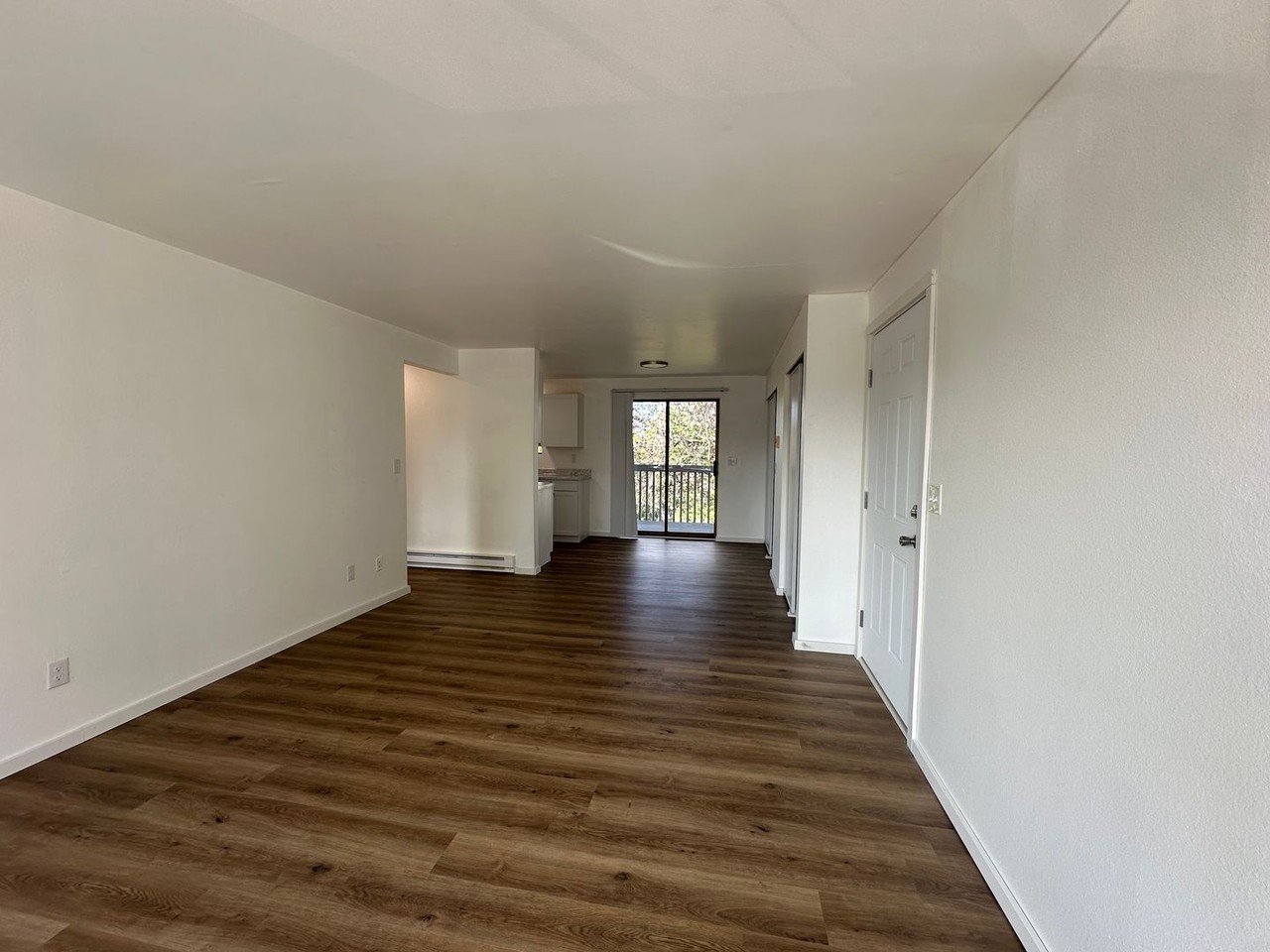2328 Queen St #6 - Photo 3 of 19