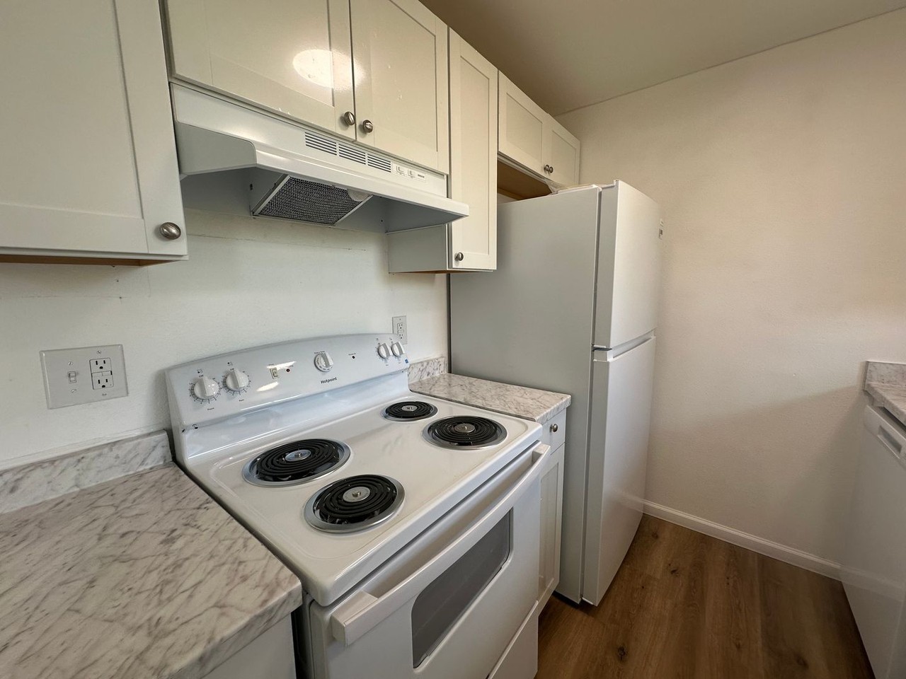 2328 Queen St #6 - Photo 7 of 19