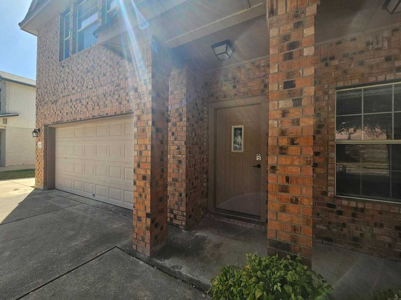 4302 Cessnock Dr - Photo 2 of 38