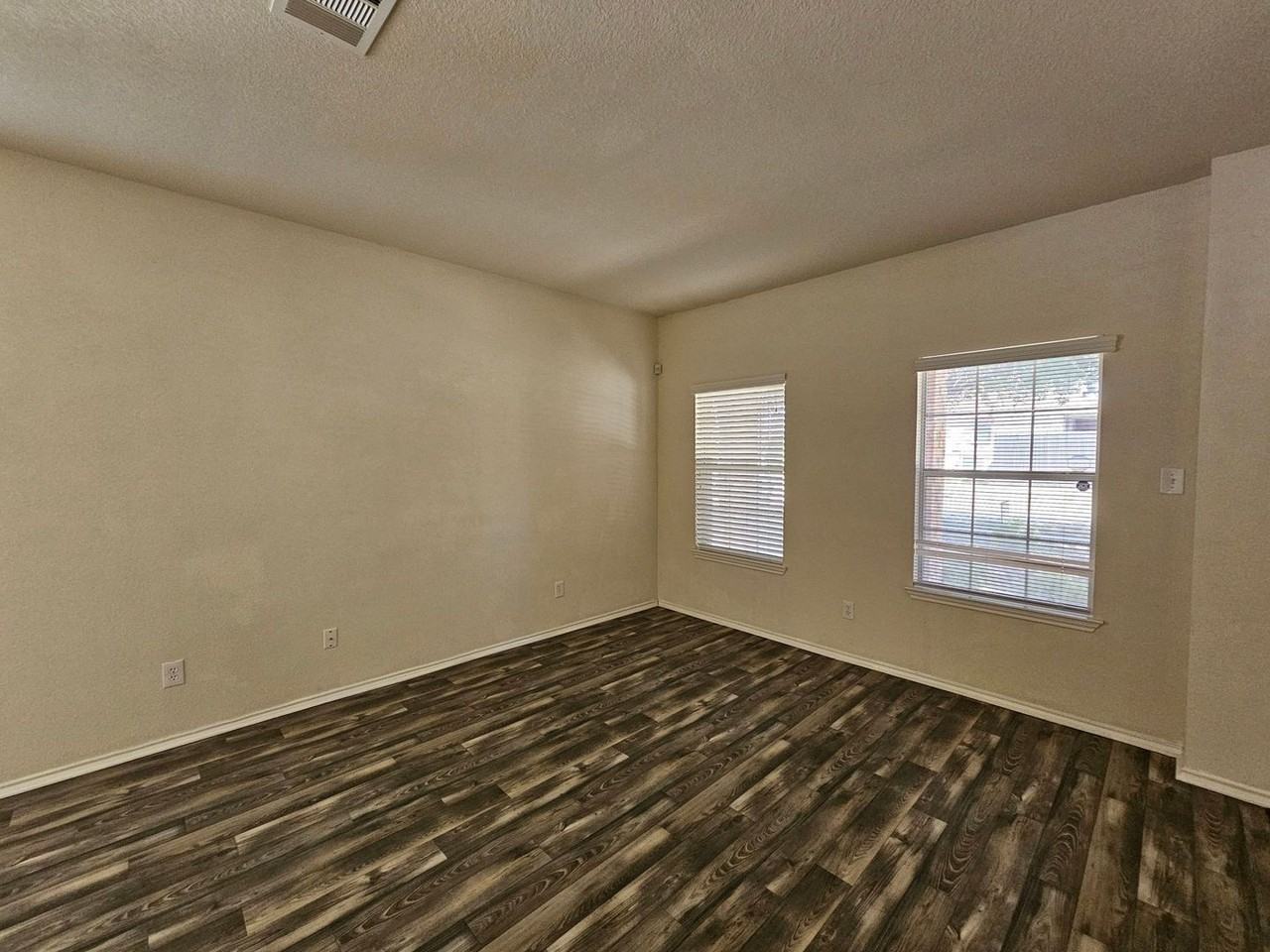4302 Cessnock Dr - Photo 4 of 38