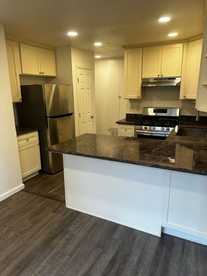 124 Fontana - Photo 7 of 17