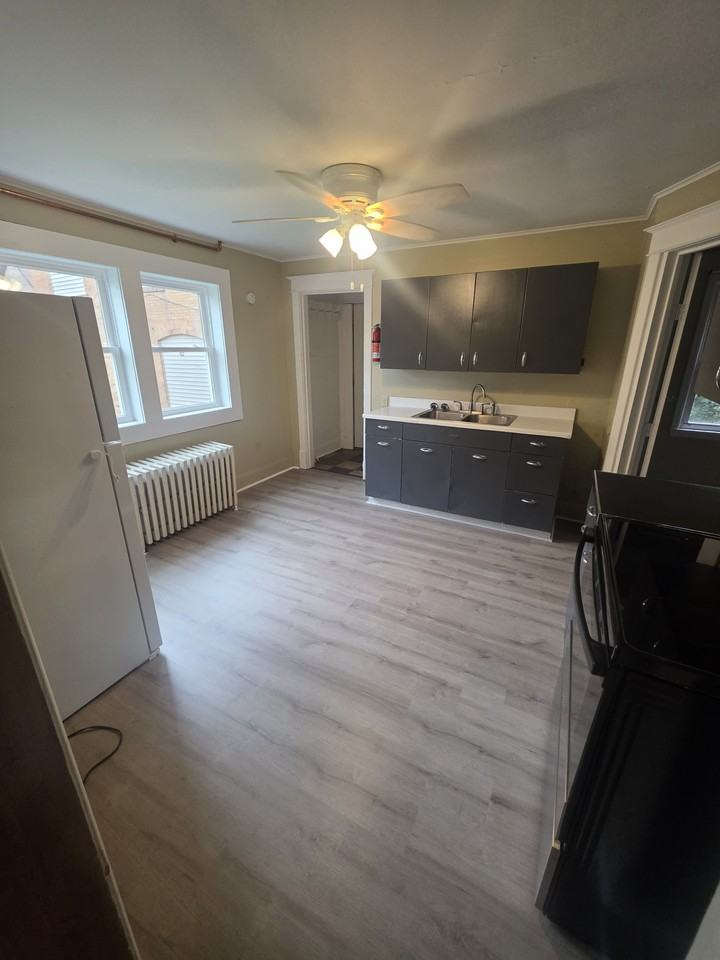 214 1st St N #A - Photo 4 of 10