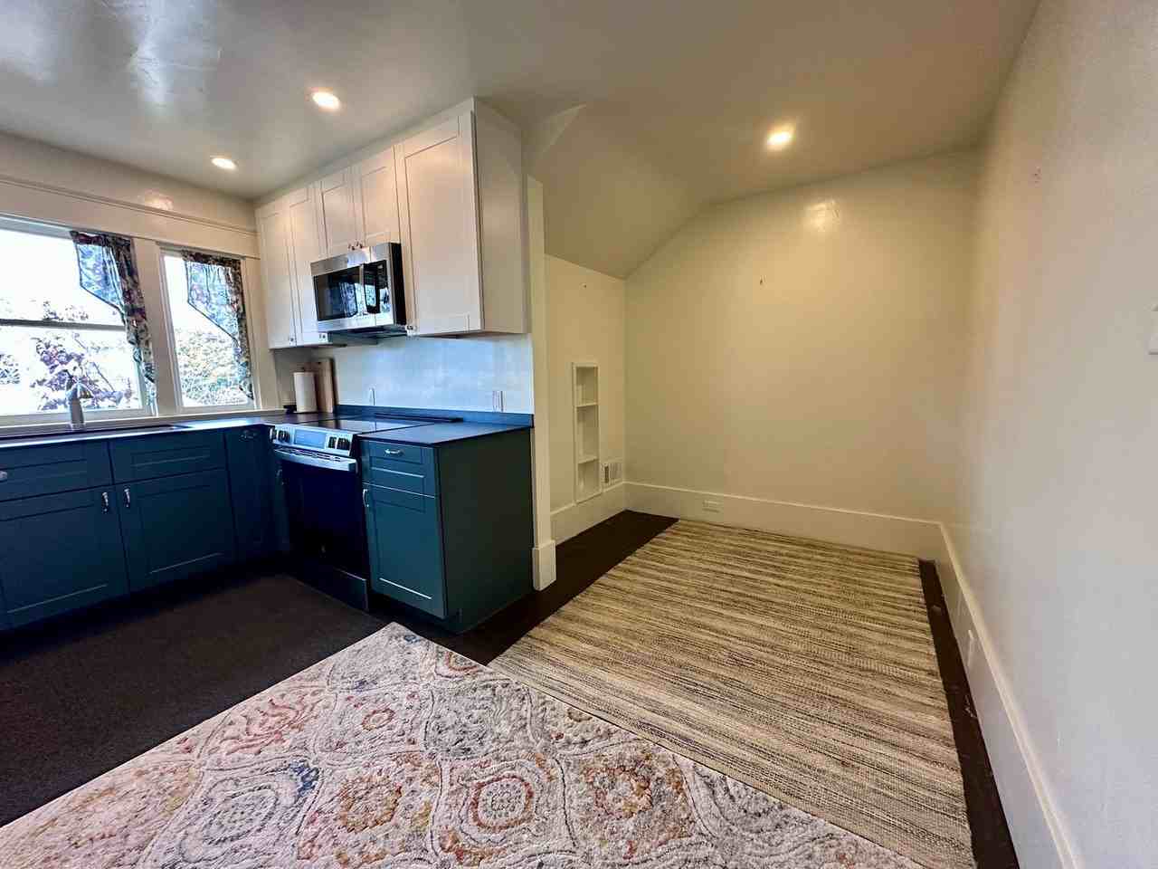 251 15th St #B - Photo 6 of 21