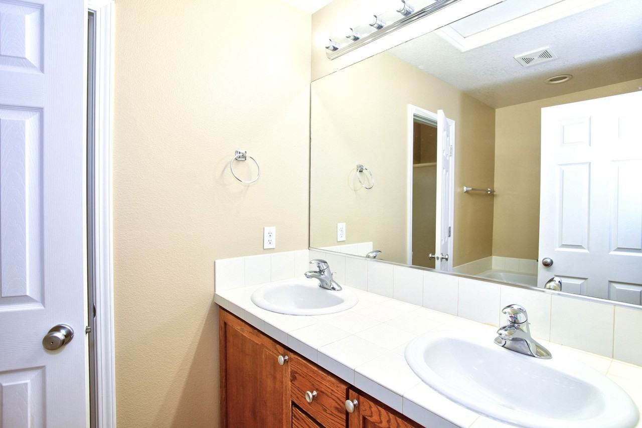 1622 Sw San Mateo Ter #1 - Photo 6 of 10
