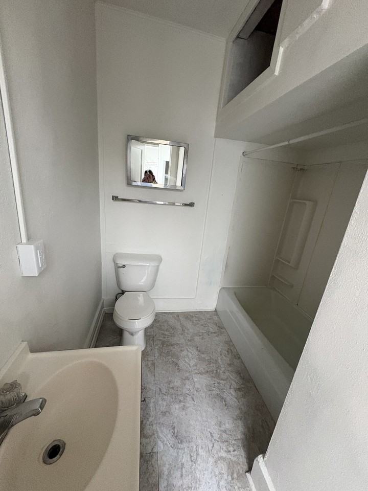 208 N Maple St #3 - Photo 5 of 5