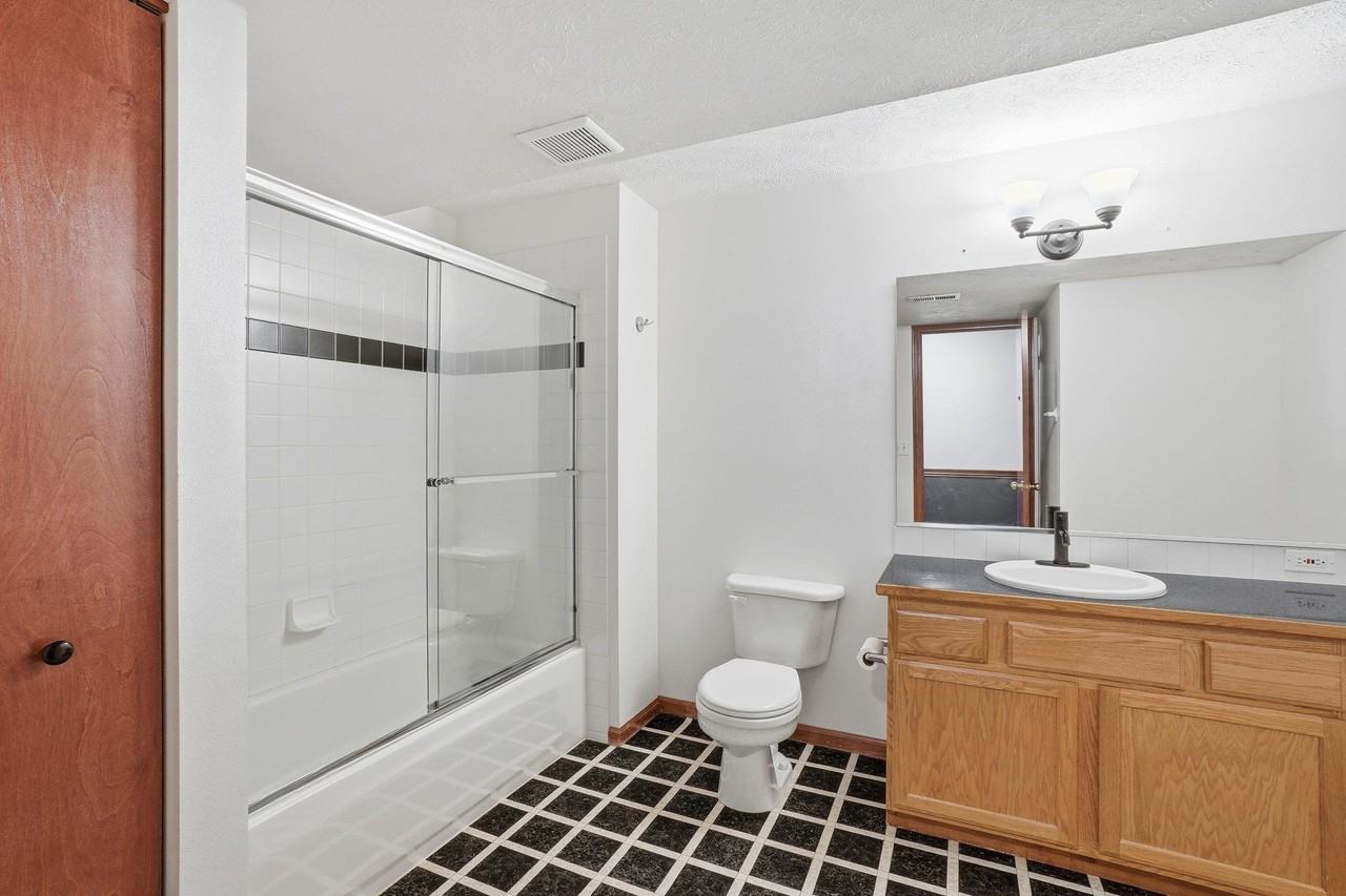 23104 E Broadway Ave #1 - Photo 6 of 22