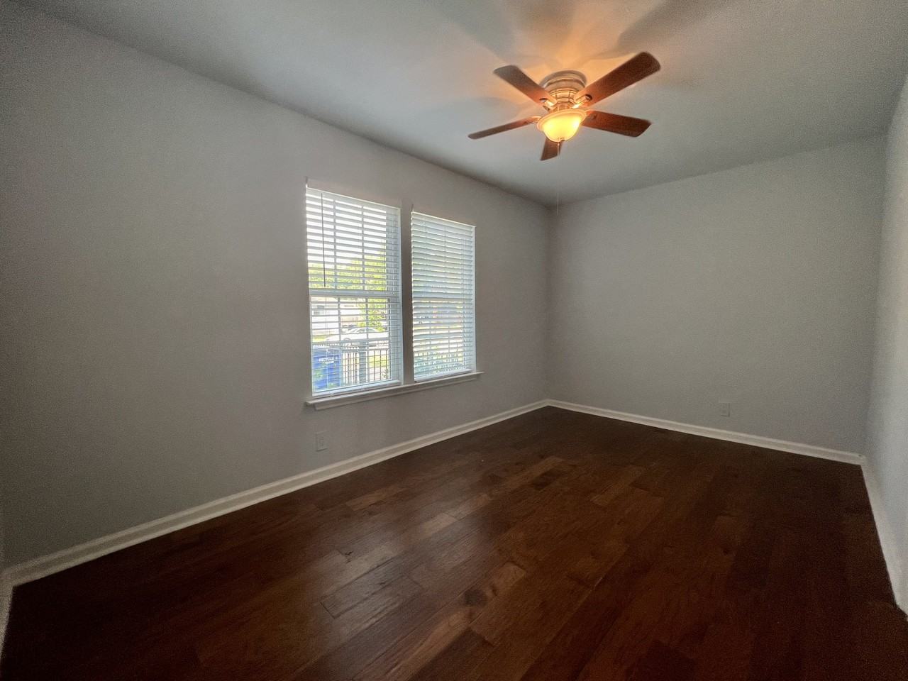 609 W Odell St - Photo 4 of 5