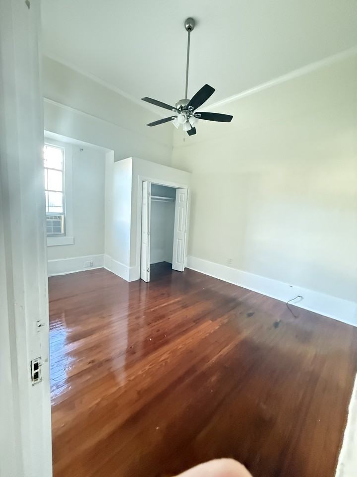 4235 Coliseum St - Photo 7 of 8