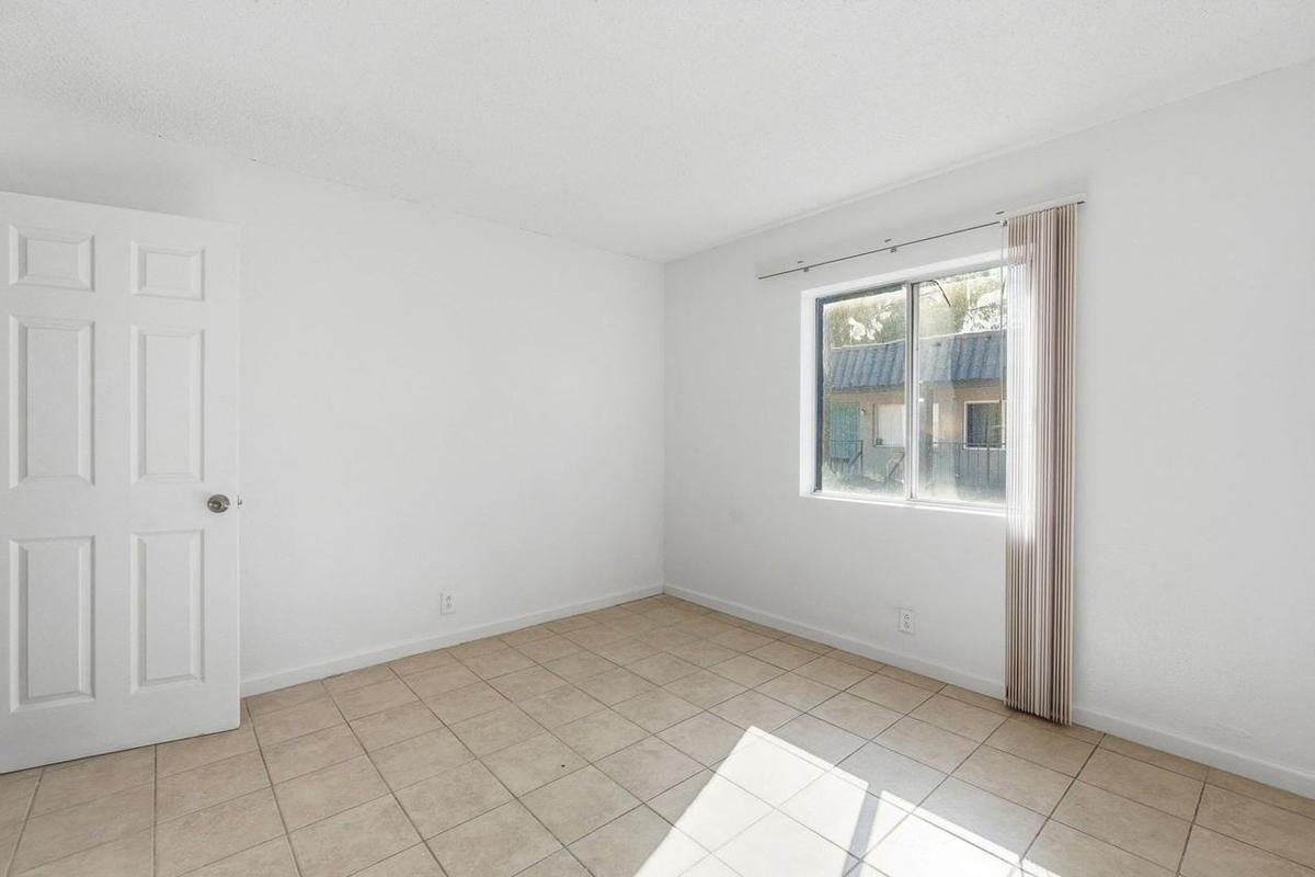 6301 N 64th Dr - Photo 6 of 50