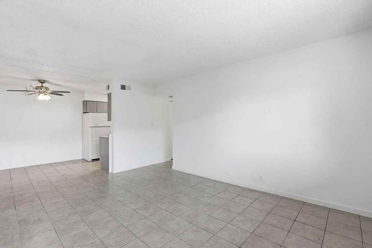 6301 N 64th Dr - Photo 4 of 50