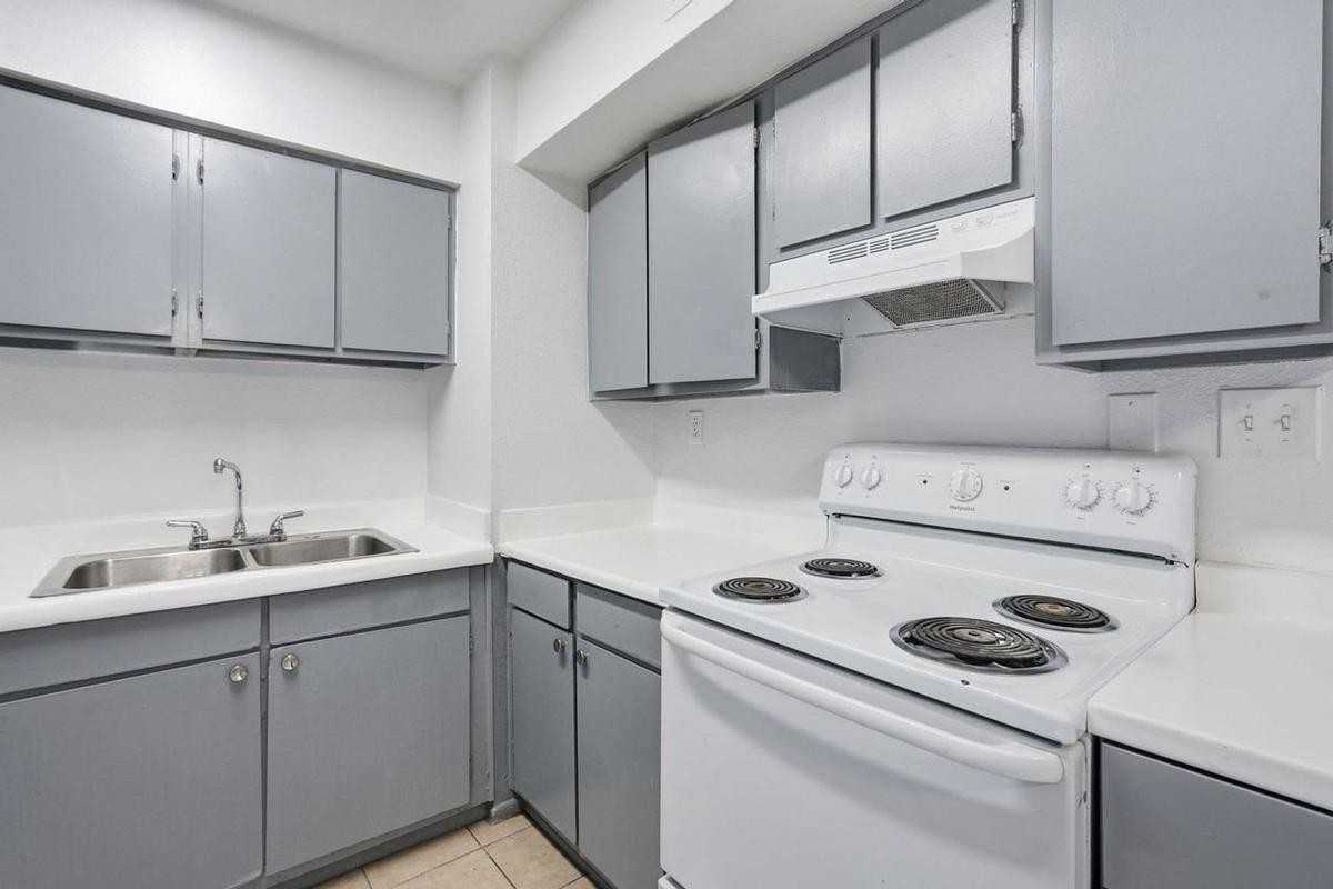 6301 N 64th Dr - Photo 7 of 50
