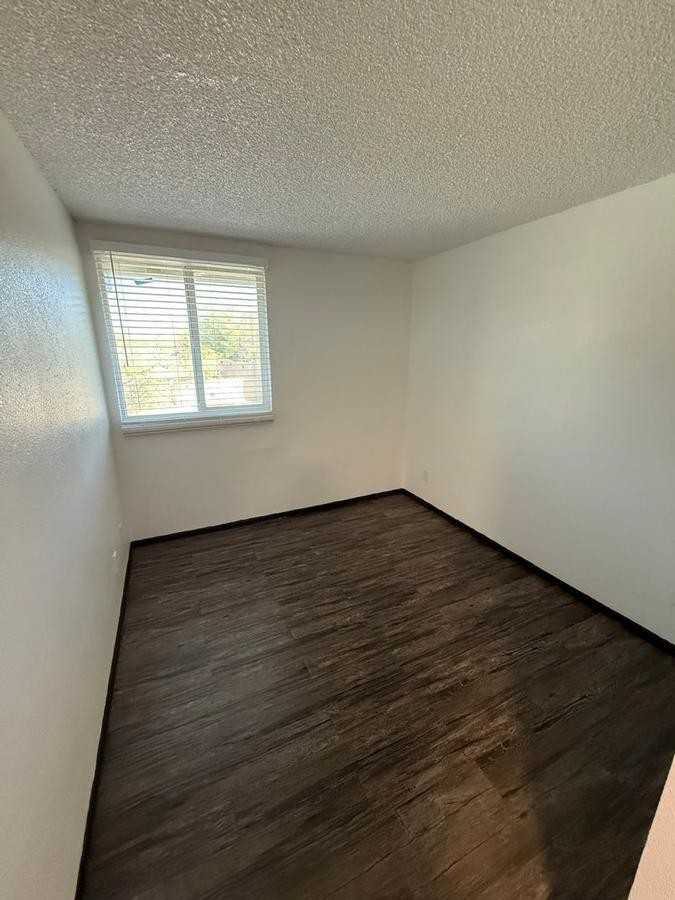 2510 N Winstel Blvd - Photo 2 of 24