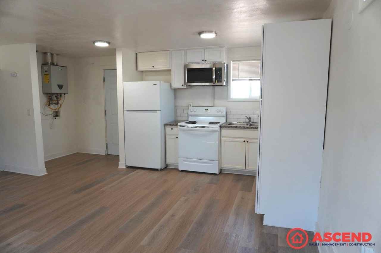 236 Francis St - Photo 4 of 15