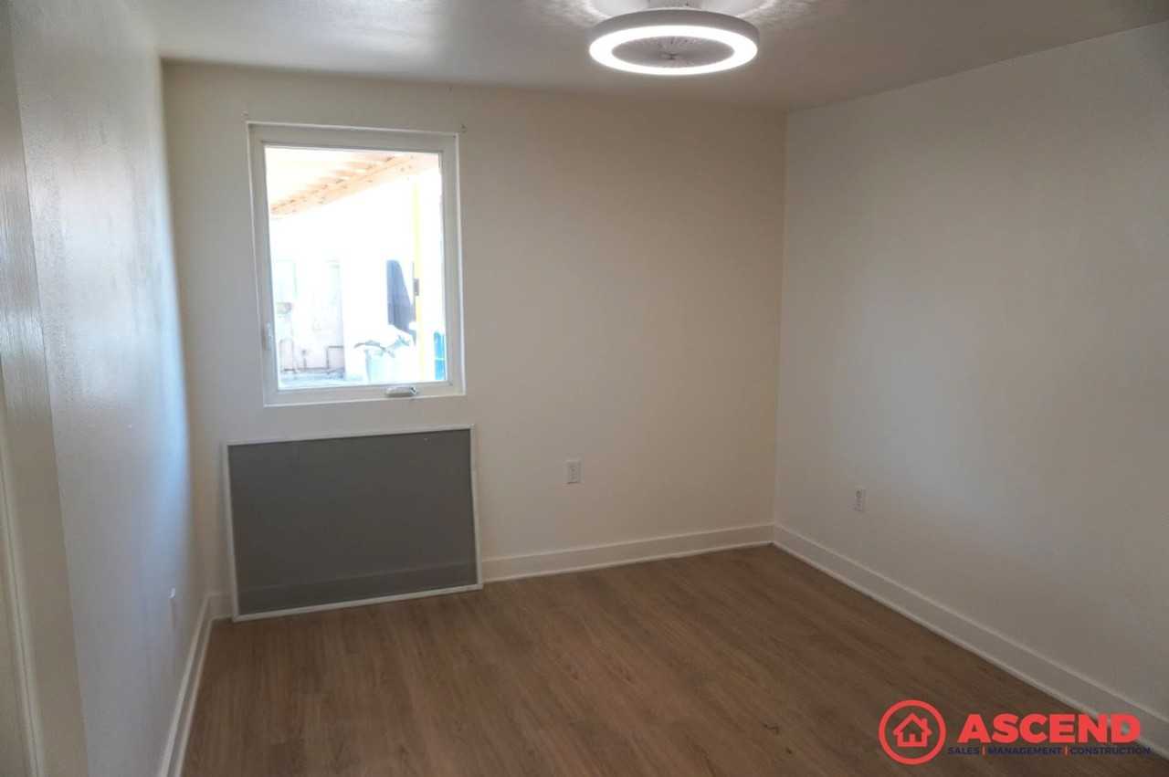 236 Francis St - Photo 6 of 15