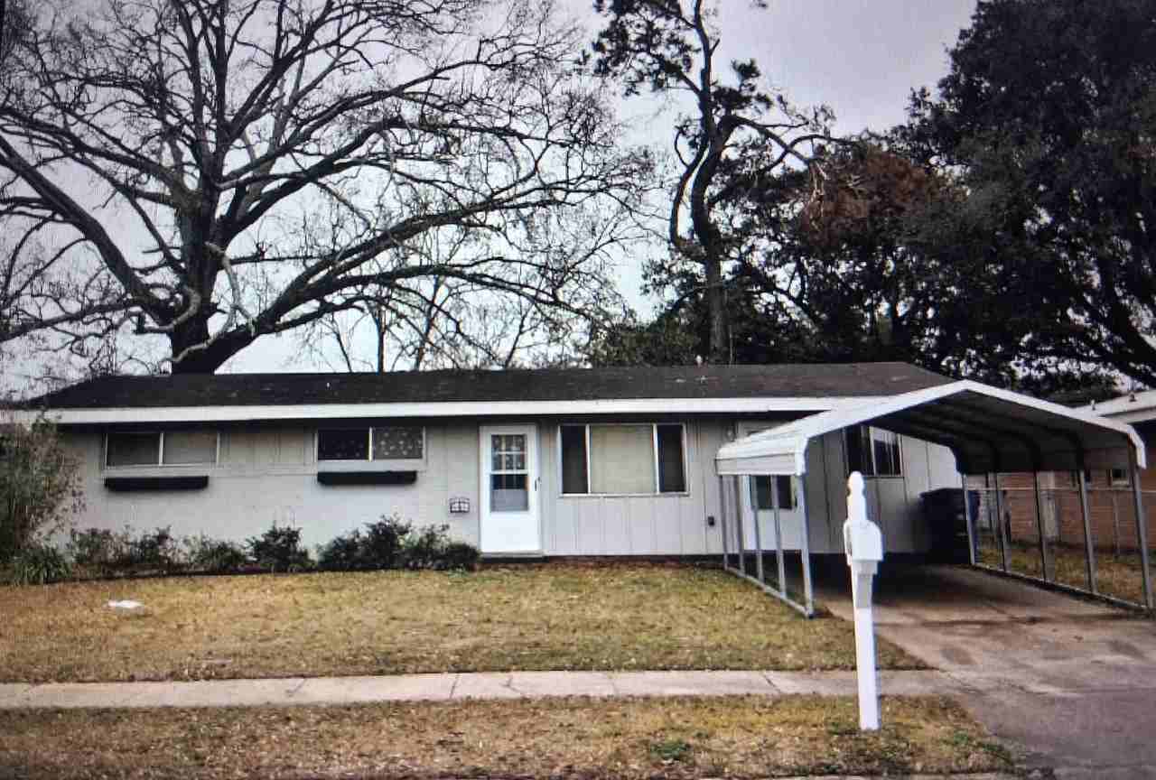 914 Mary Ann St #1