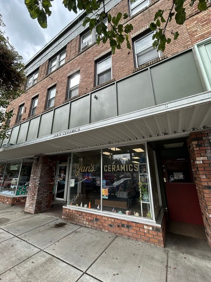 1225 Commerce  Ave - Photo 2 of 15