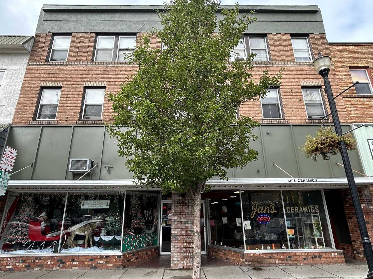 1225 Commerce  Ave - Photo 4 of 15