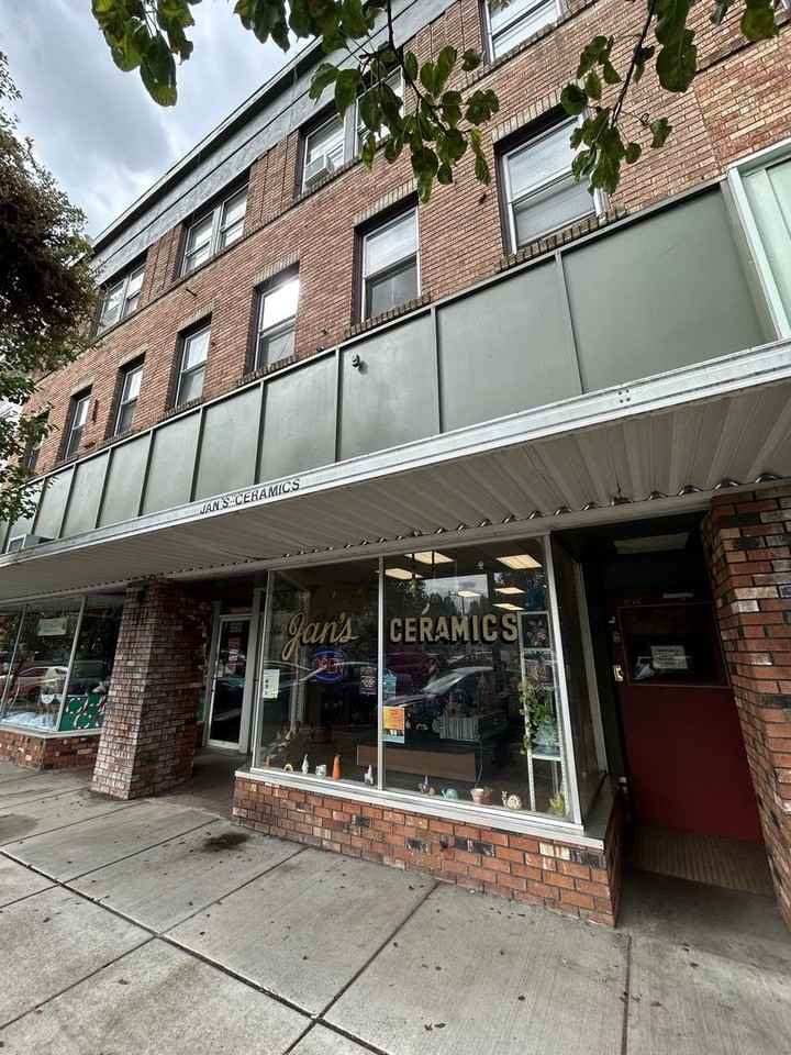 1225 Commerce  Ave - Photo 6 of 15