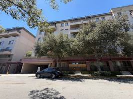 featured image of 931 E Walnut St
