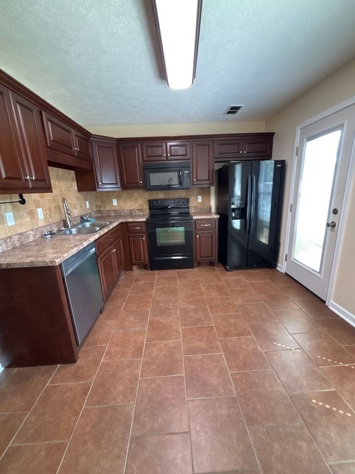 136 Enfield Cv - Photo 3 of 18