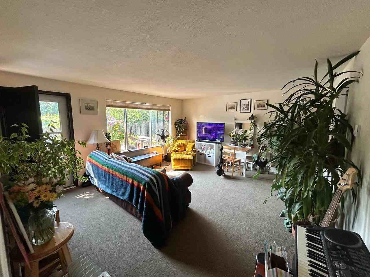 1126 22nd St - Photo 5 of 8