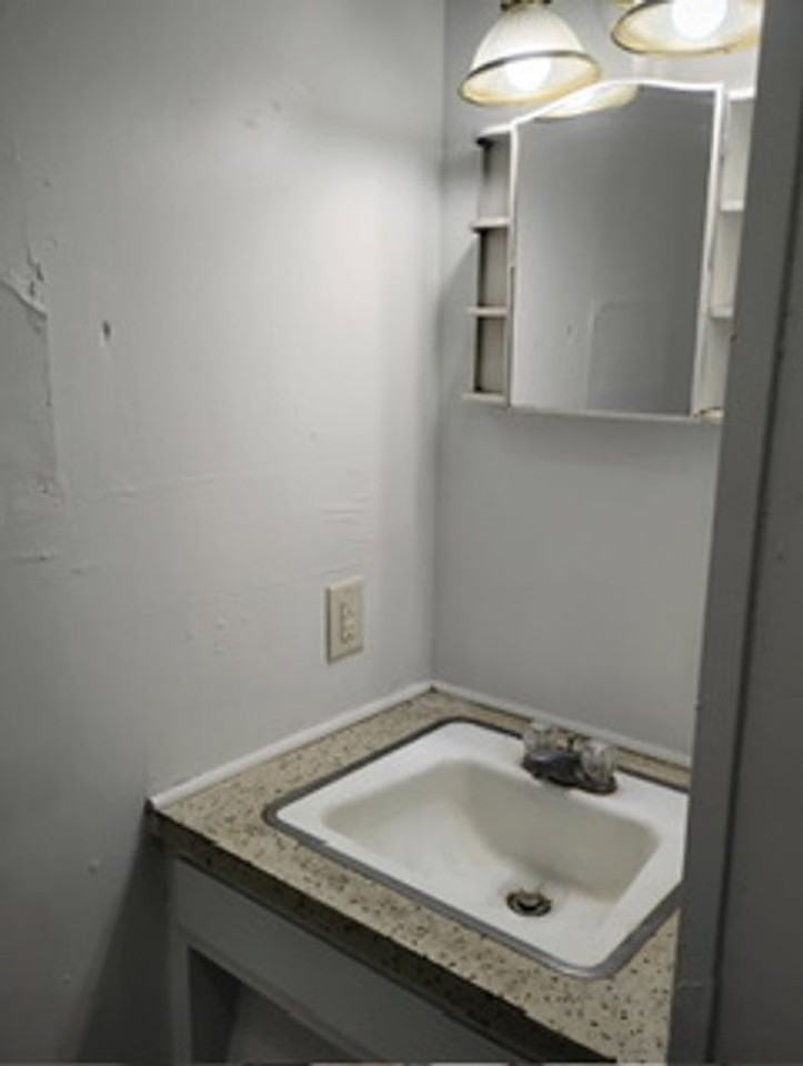 1326 W 4th St #2 - Photo 7 of 7